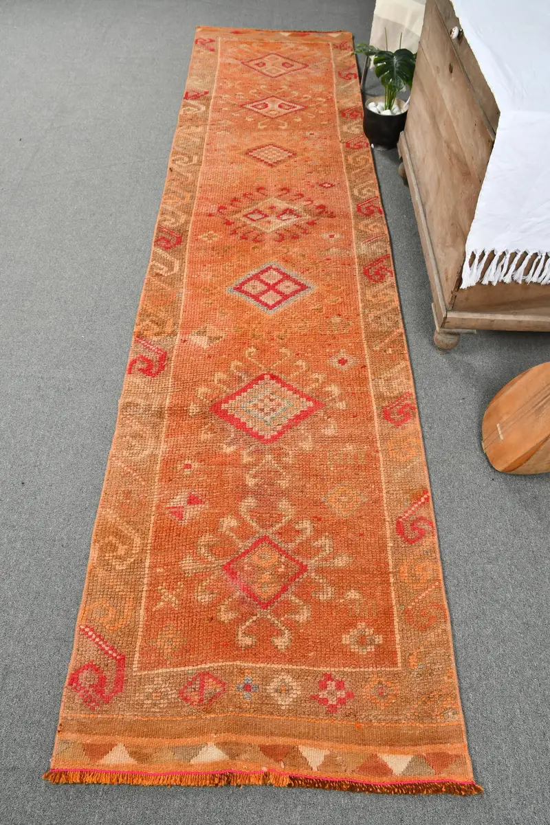 Leuchtender orange-grüner Teppich, 2,6 x 11,7 Fuß großes Polka Dot-Design