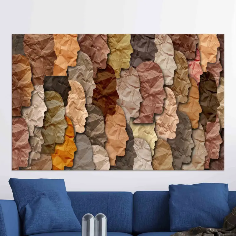 Trendige braune Leinwand mit abstrakten Gesichtern – künstlerische Eleganz