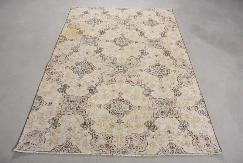 Eleganter Teppich in Beige und Braun, 4,7 x 6,8 Fuß, Tiermuster