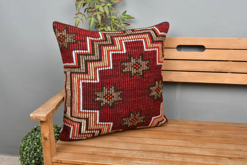 Almohada de tiro bordada roja y marrón, cojín vintage hecho a mano