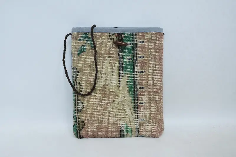 ヴィンテージモチーフのゴシックウールショルダーバッグ、キリムバッグ