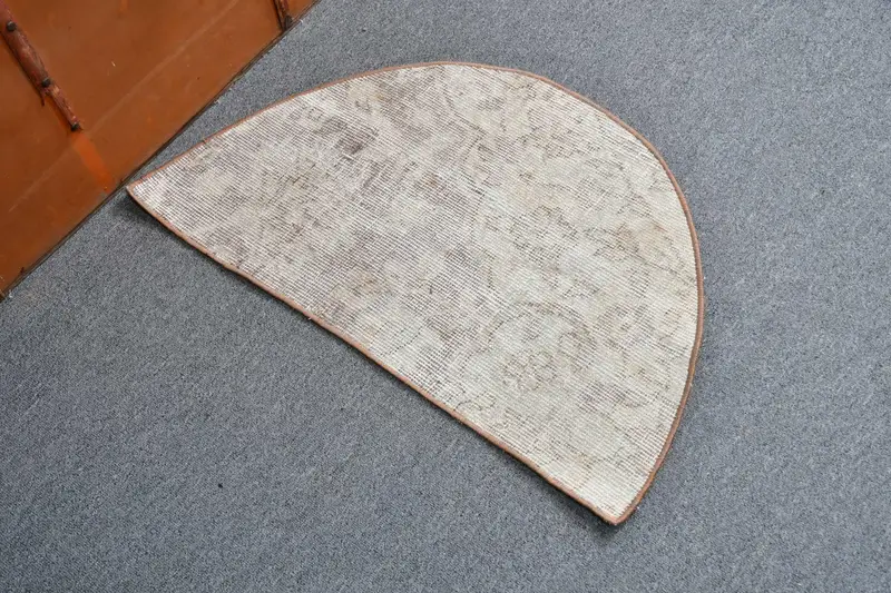 Vintage 2.5x1.5 ft Halı, Türk Yuvarlak Halı, Beyaz Çizgili Halı - 1