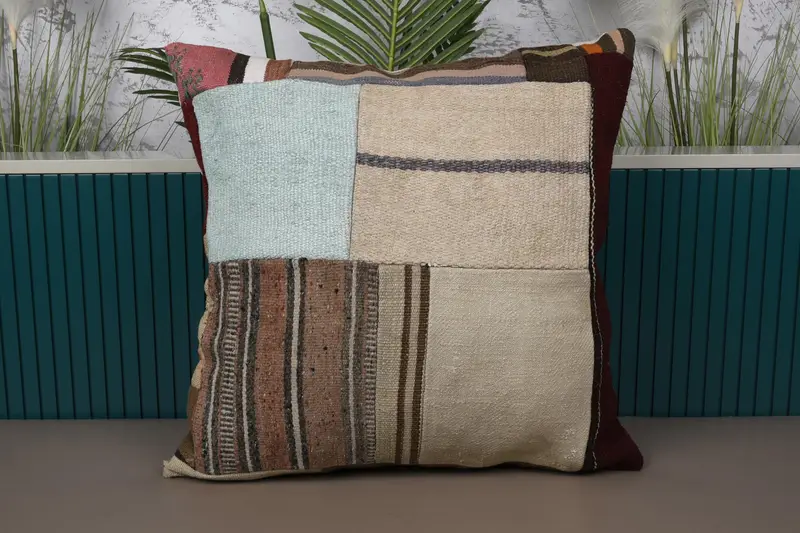 Beige & braunes Patchwork-Wurfkissen, Vintage besticktes Kissen