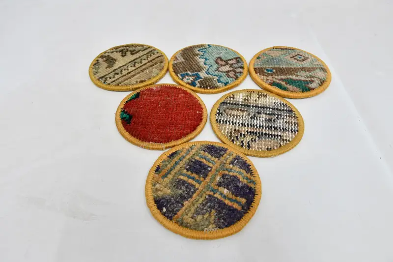 Posavasos redondo bohemio rojo y bronce, elegante posavasos bohemio