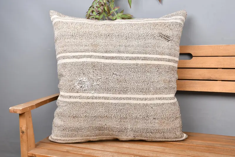 Handgefertigtes gestreiftes Leinen-Wurfkissen, besticktes Vintage-Kissen