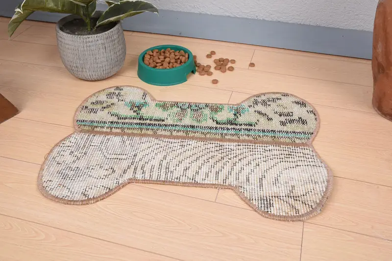 Bohemian Round Wool Placemat, Beige and Green Traditional Design