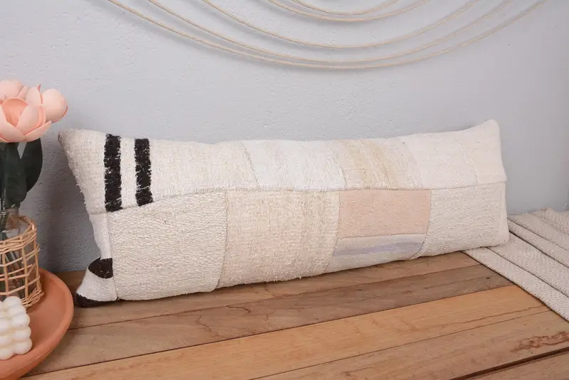 Handgefertigtes besticktes Leinen-Wurfkissen, Vintage-Patchwork-Kissen