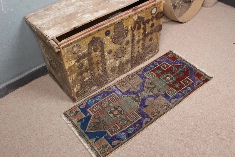 1.4x3.3 ft Oushak Türk Halısı, Mavi Hayvan Baskı Vintage Halı Yün - 1