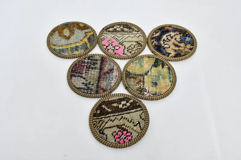 Elegantes posavasos beige y marrones, juego de posavasos de alfombra premium