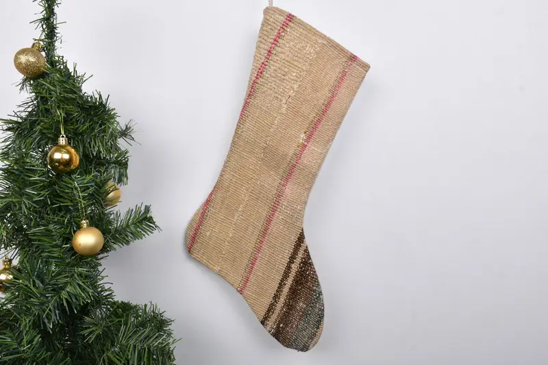 Şenlikli Noel Süsleri Deseni, 7 İnç Genişliğinde Noel Çorabı