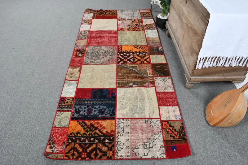 Red, Green Animal Print Rug, 3,3x7,7 ft