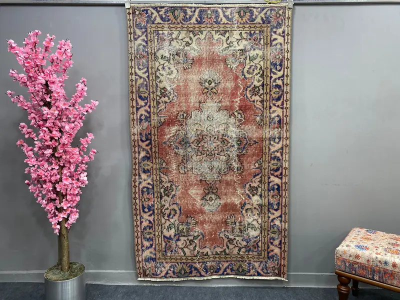 赤と青のペルシャ絨毯、3.5x6.1フィートのエレガントな装飾