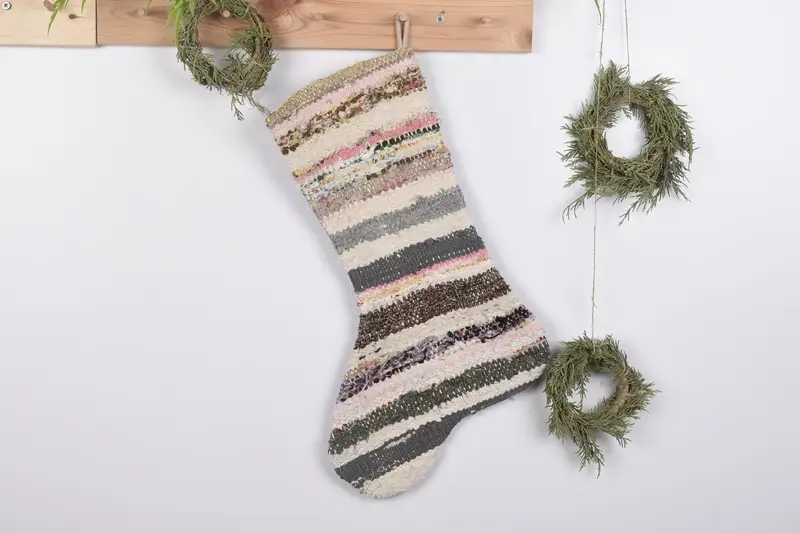 Şenlikli Noel Süsleri Deseni, 19 İnç Geniş Noel Çorabı