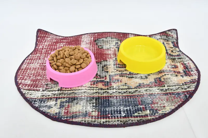 Böhmisches rundes Tischset aus Wolle, traditionelles Design in Rot und Grün