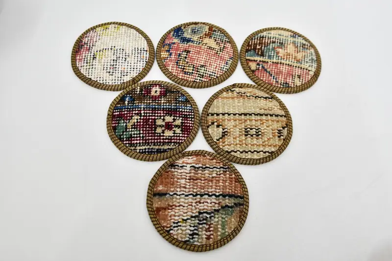 Posavasos redondos bohemios en color beige y bronce, juego de seis posavasos