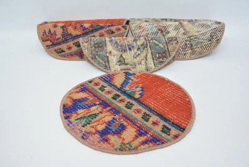 Zarif Kırmızı ve Bronz Kilim Servis Altlıkları, Birinci Sınıf Masa Dekoru