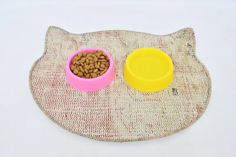 Orta Bej ve Kırmızı Pamuklu Köpük Dolgulu Evcil Hayvan Matı, Evcil Hayvan Yastığı