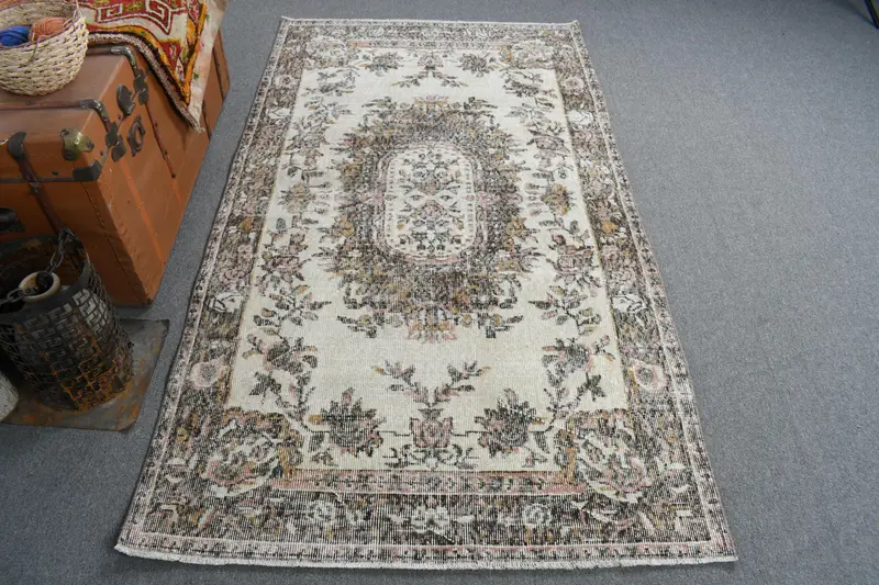 Eleganter beigefarbener Teppich, 3,8 x 6,6 Fuß, solider Komfort