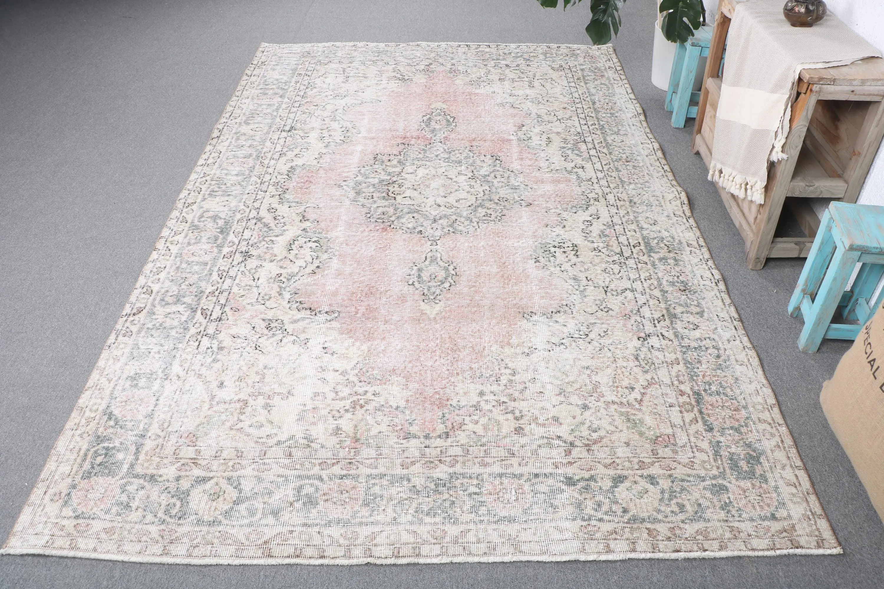 Vintage 5.8x9.1 ft Halı, Büyük Türk Halısı, Pembe Gri Ombré Halı - 1