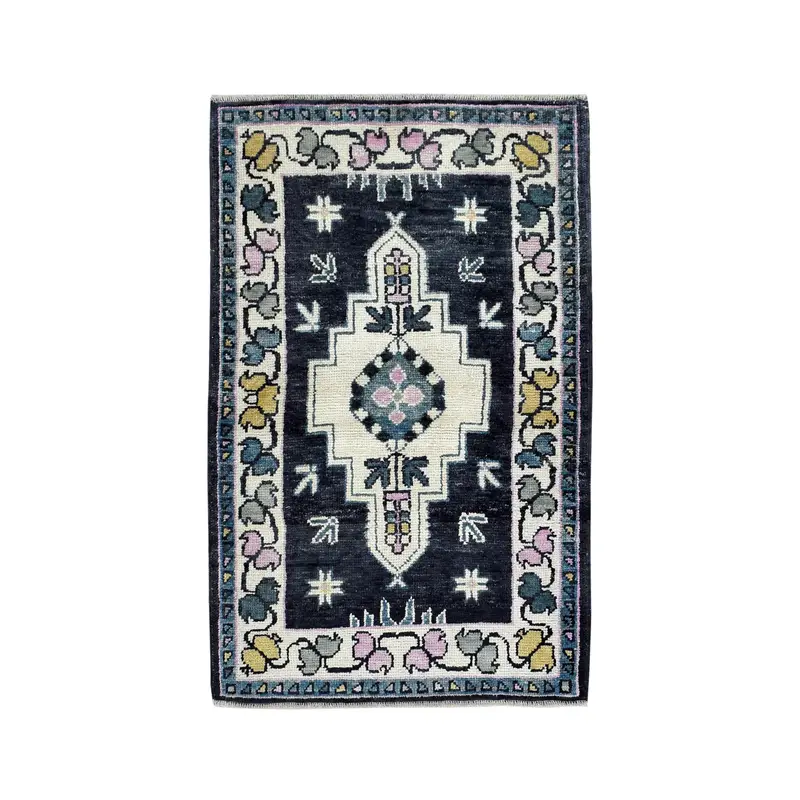 Türkischer Vintage-Teppich, 3,3 x 5,4 Fuß großer Oushak-Teppich, Teppich mit blauem Akzent und Tiermotiv - 1