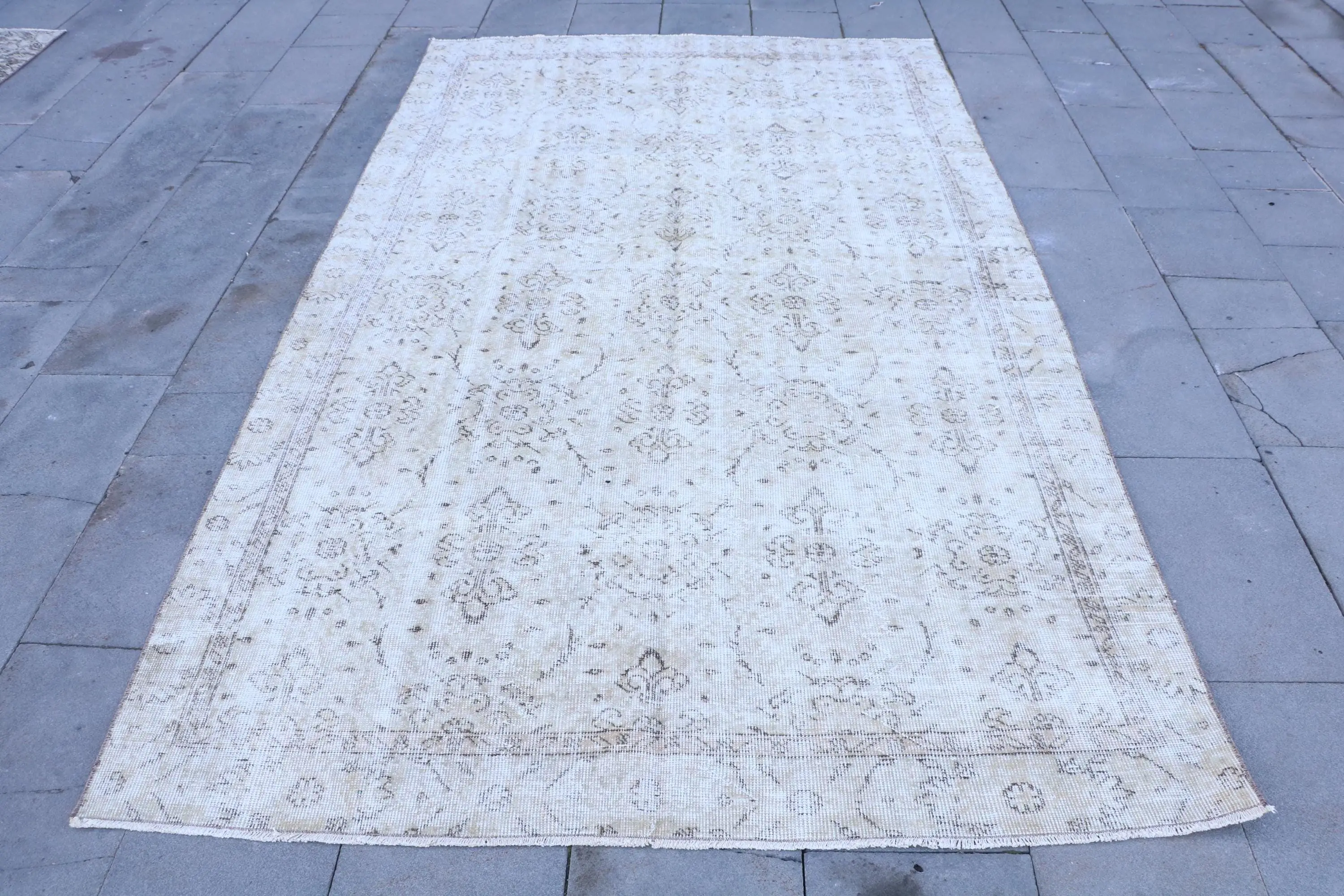 5.3x7.4 ft Turkish Rug, Vintage Rug, White Ombré Wool Rug - 1
