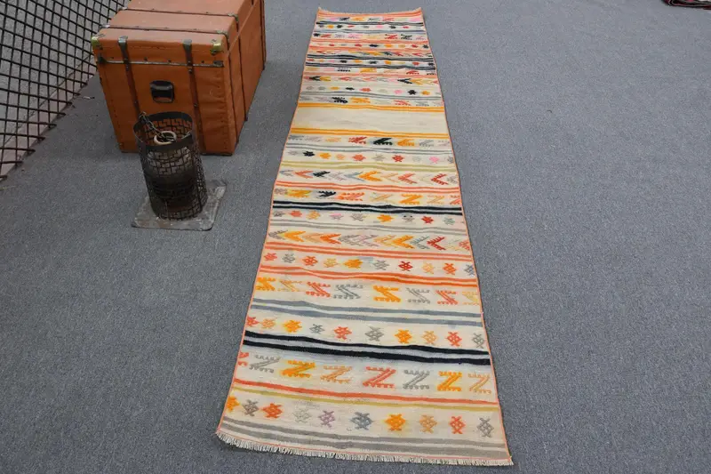 Türk Yolluk Halısı 2.4x10.1 ft, Vintage Kilim Turuncu Çiçekli Yün Halı - 1