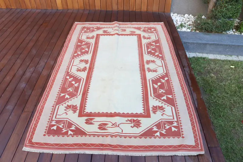 Alfombra turca vintage 4,4x6,7 pies (134x203 cm), alfombra roja blanca Oushak - 1