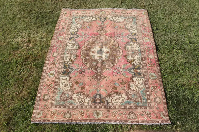 Vintage Oushak Bölge Halısı 4.7x6.4 ft (144x196 cm), Türk Kırmızı Geometrik Yün Halı - 1