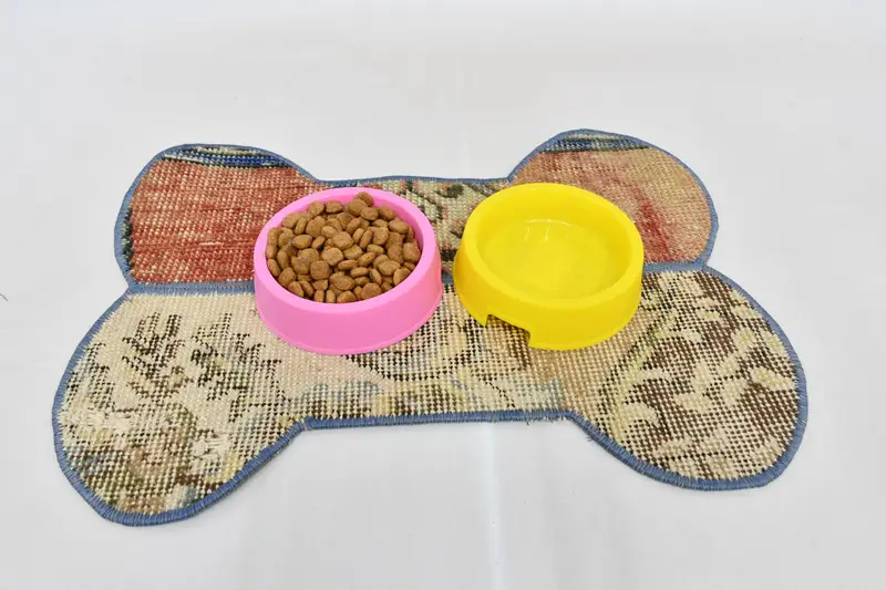 Kırmızı ve Bej Kilim Evcil Hayvan Matı, Dayanıklı ve Emici Evcil Hayvan Pedi