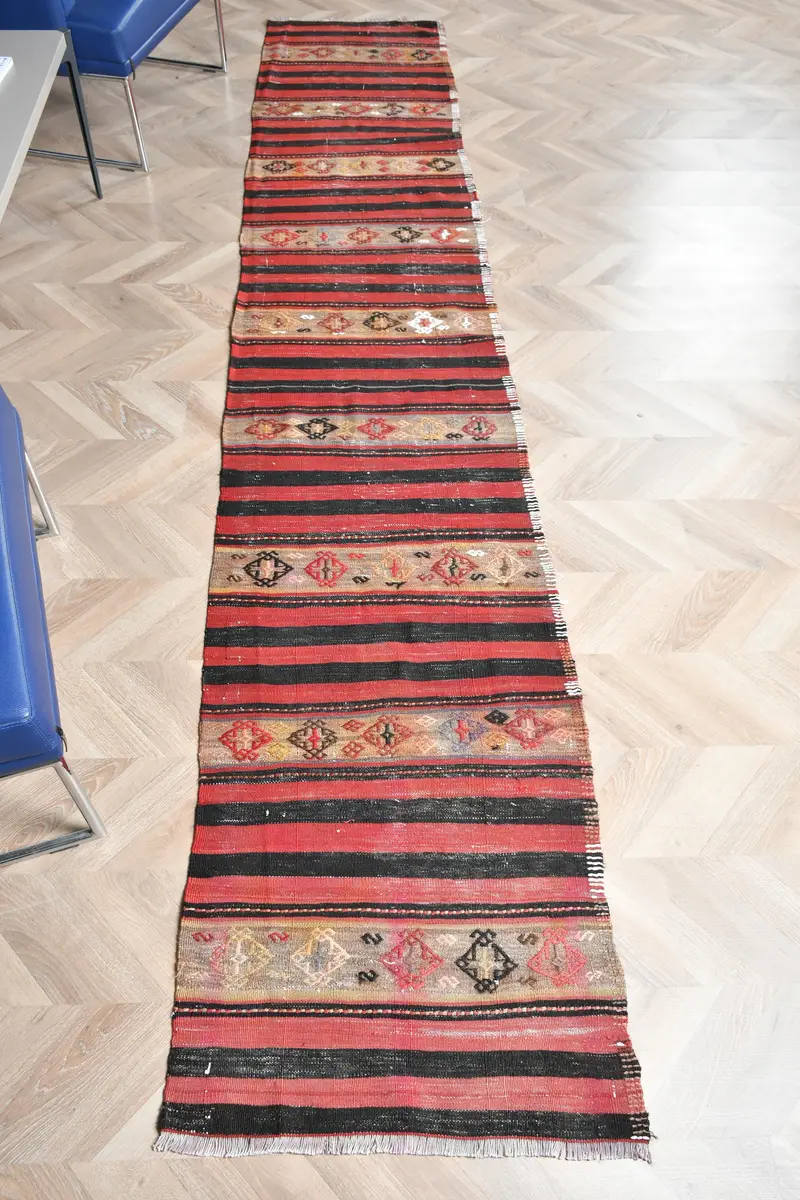 Kırmızı ve Siyah Çizgili Halı, 2x11,6 ft Geometrik Tasarım