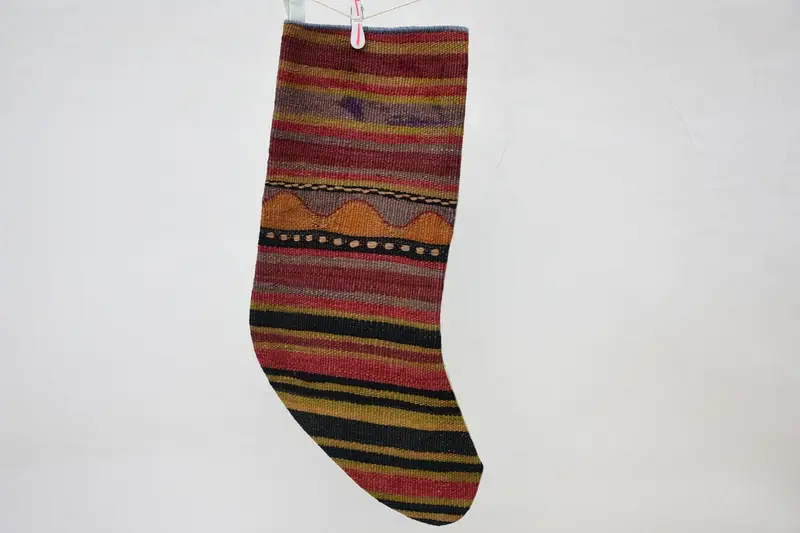 Calcetín festivo con adornos navideños rojos y naranjas, calcetín de 14 pulgadas