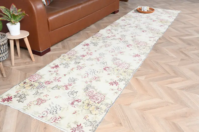 Sarı Çiçek Desenli Zarif Beyaz Halı, 2,6x10,6 ft