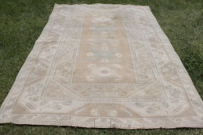 Handmade Brown & Beige Rug, 6.4x8.7 ft Polka Dot