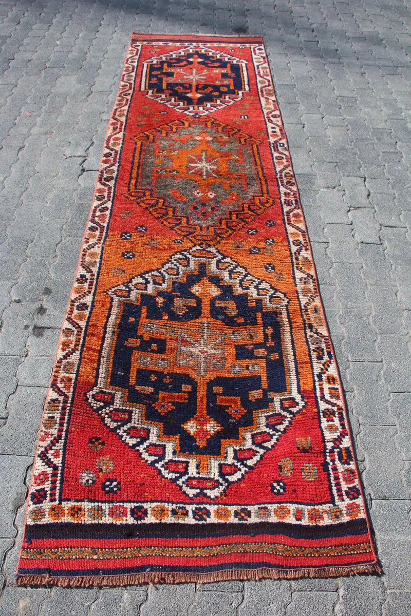 Vintage Halı, Yolluk 2.8x10 ft Türk Halısı, Kırmızı Mavi Bordürlü Yün Halı - 1