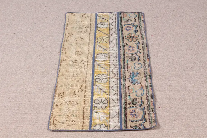 1,6 x 3,2 Fuß großer Teppich mit beige-blauem Karomuster, elegant und vielseitig