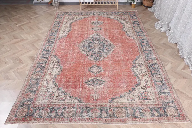 Alfombra de camuflaje roja hecha a mano, 0,6x10,5 pies con detalles en azul