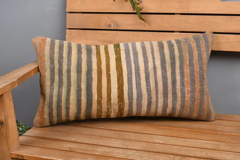 Beige und grau gestreiftes Kissen, 12x24 besticktes Wurfkissen