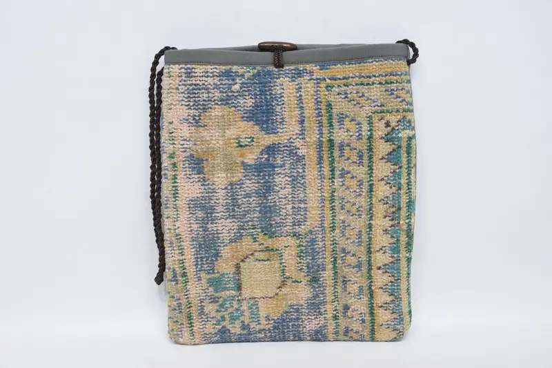 ヴィンテージモチーフのウールショルダーバッグ、キリムバッグ