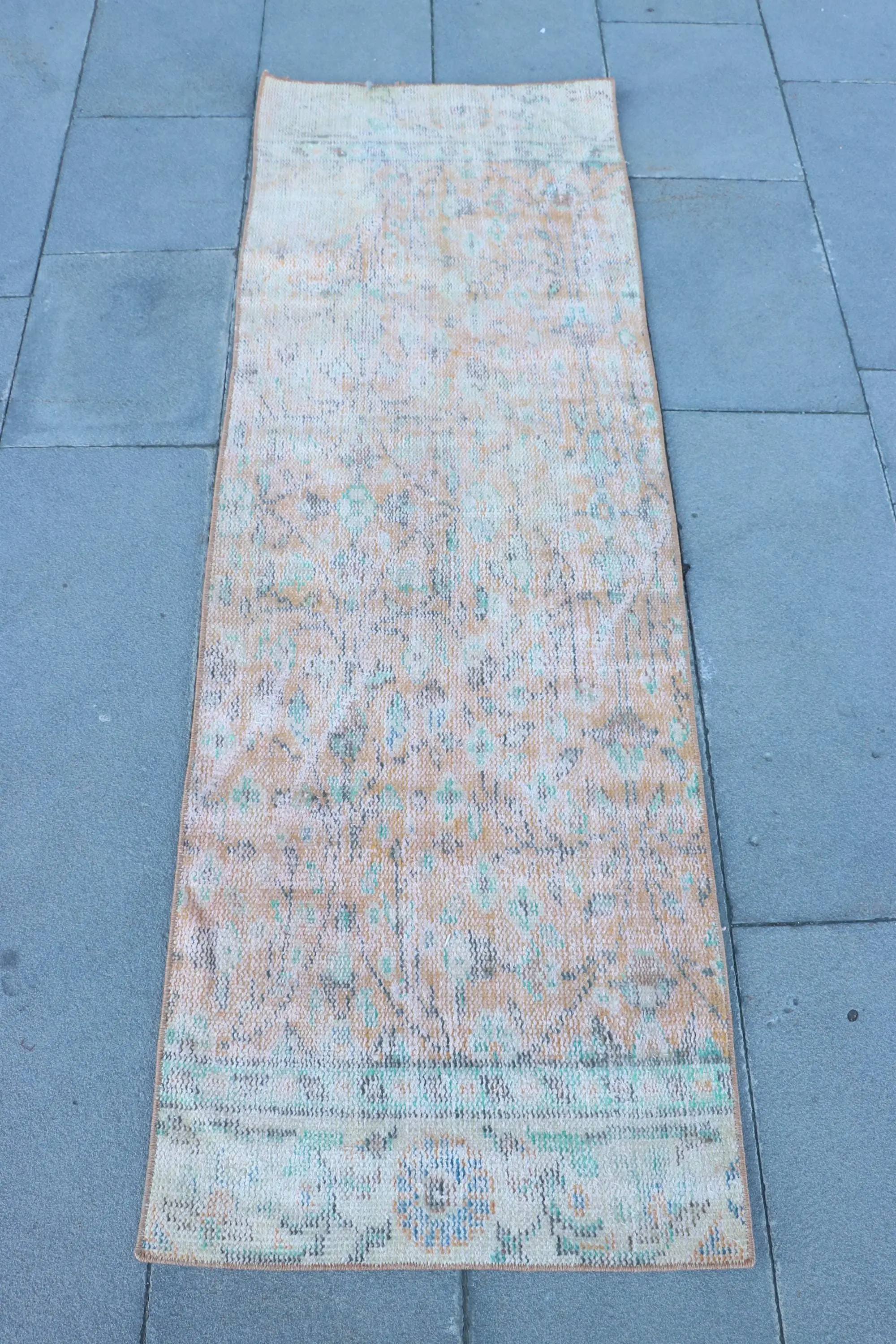 Türkischer Vintage-Teppich 1,9 x 5,9 Fuß (59 x 179 cm), braun-blauer abstrakter Teppich - 1