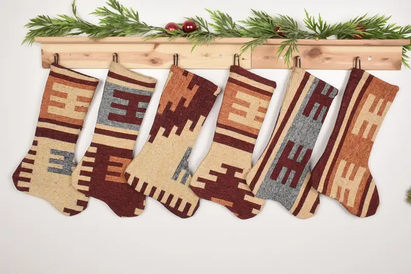 Şenlikli Noel Süsleri Deseni, 7 İnç Etnik Noel Çorabı