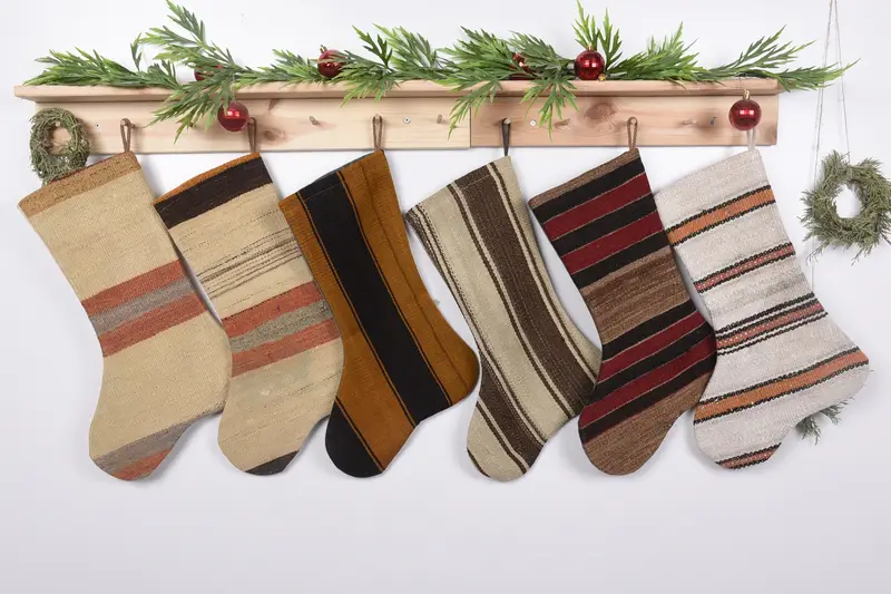 Media navideña festiva color beige, media navideña de 19 pulgadas de ancho