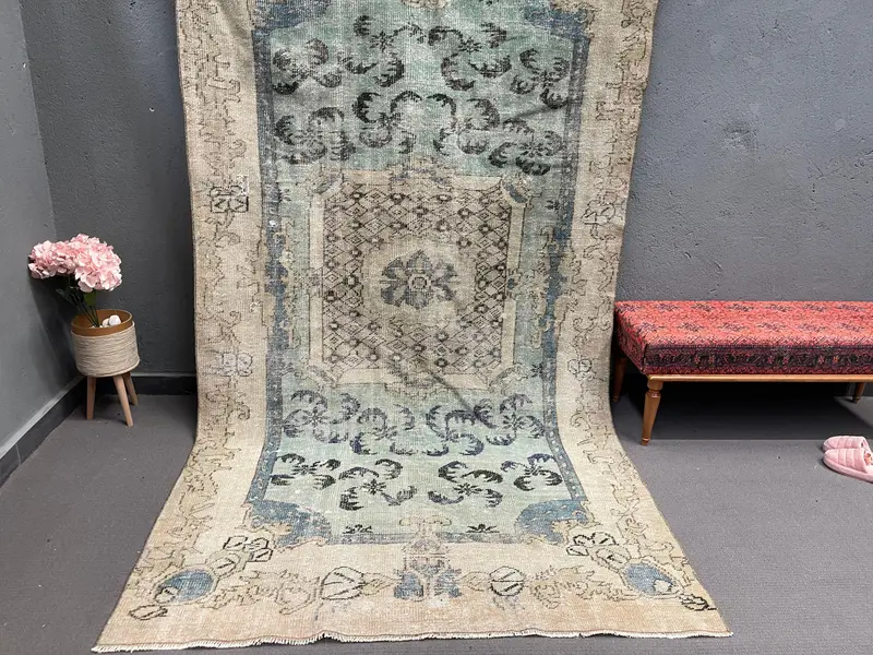 Großer türkischer Vintage-Teppich 5,3 x 9,6 Fuß, blaubrauner Blumenteppich - 1