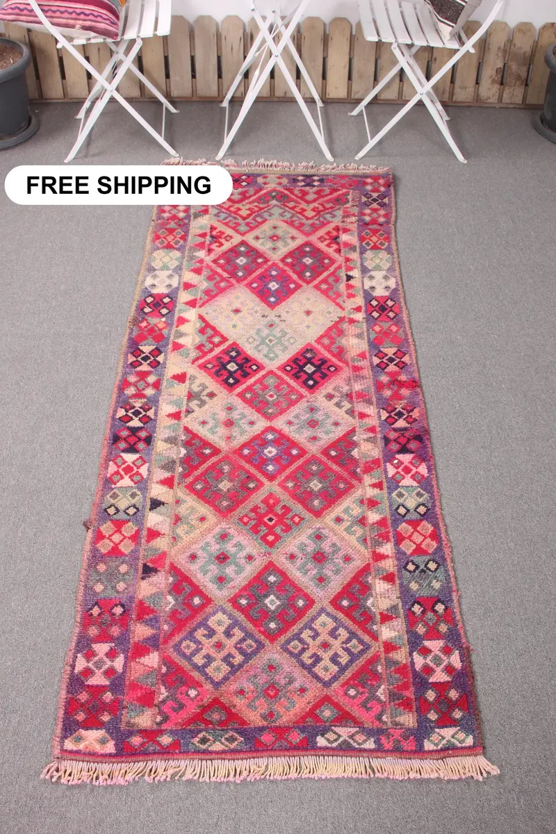 Elegante alfombra persa rosa, 2,7x6,6 pies con detalles en verde