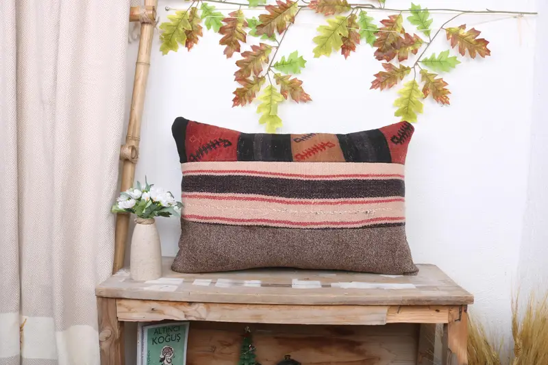 レッド&ピンクのストライプのクッション、16x24の刺繍入り枕