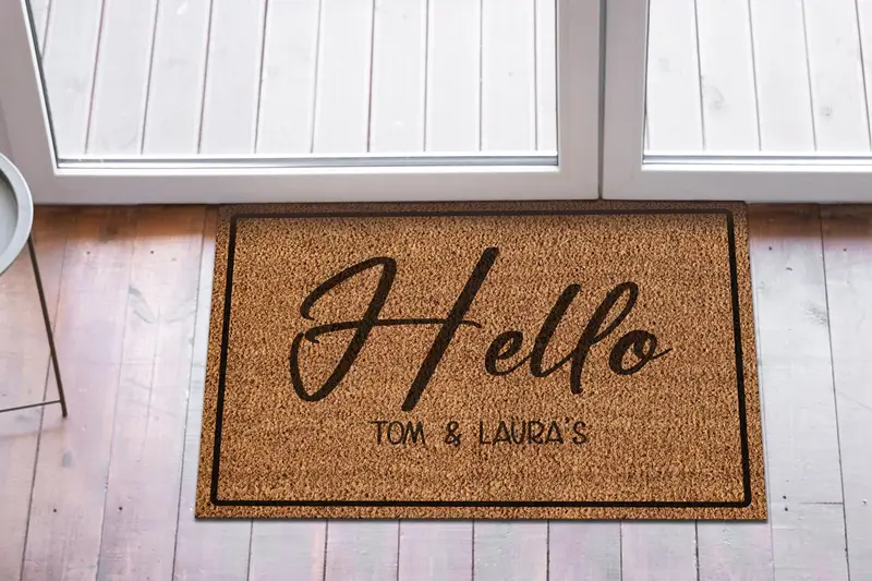 エレガントでモダンなプリントラグ: こんにちは、パーソナライズされた玄関マットデザイン