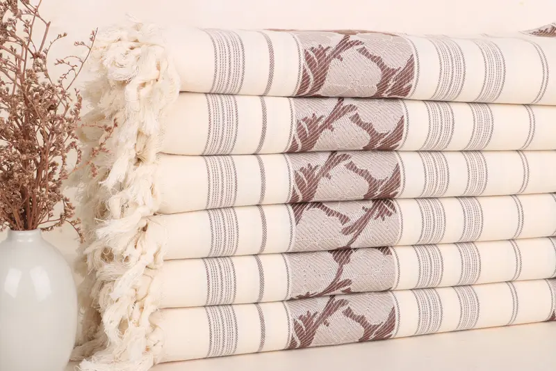 Custom Daisy Patterned Turkish Cotton Beach Towel, 40x71 Inches