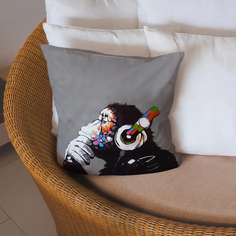 グラフィティ モンキー プリント枕: あなたの空間に鮮やかなアートを