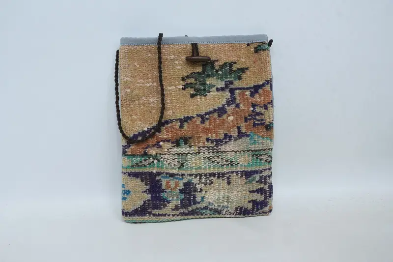 ヴィンテージモチーフのウールショルダーバッグ、キリムバッグ
