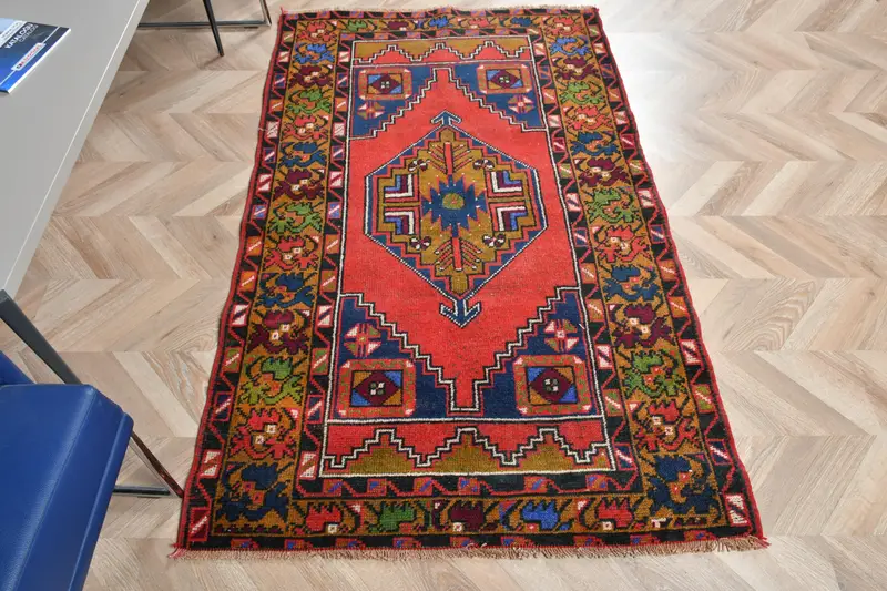 Alfombra roja del suroeste, 3,3x5,4 pies con detalles en azul