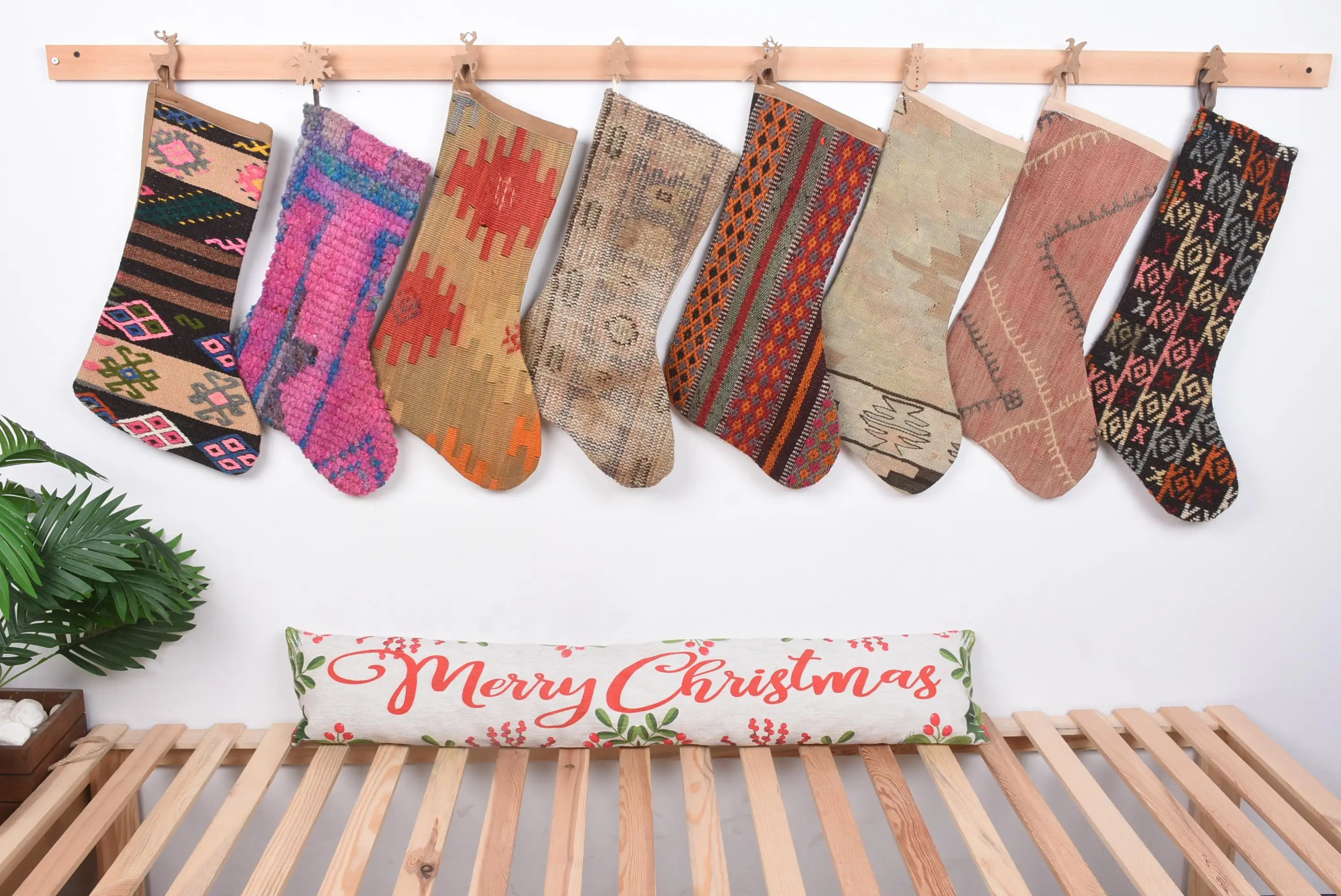 Şenlikli 8 inç Noel Çorabı, Büyüleyici Süs Desenli Çorap - 1